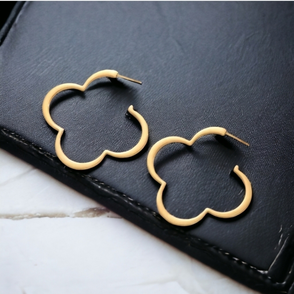 Clover 18k Gold Plated Hoop Earrings - Picture 3 of 4